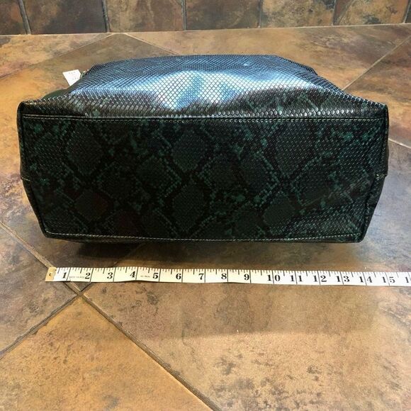 NWT Malibu Skye Olive Snake 2 Piece Purse - Picture 12 of 16